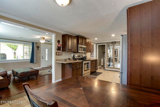 611 E Race St, Kingston, TN 37763