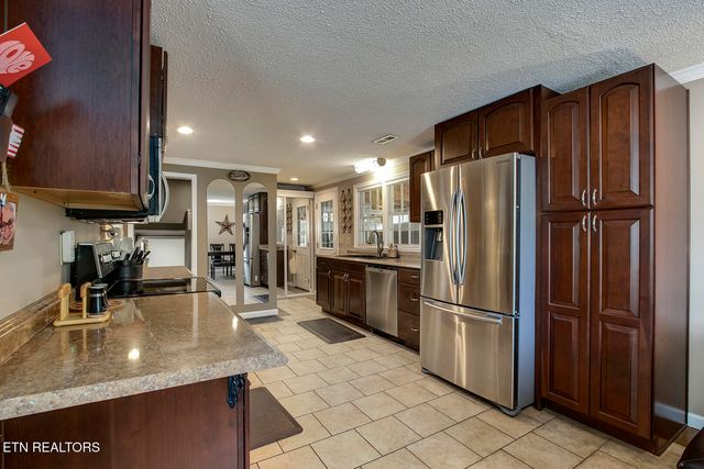 611 E Race St, Kingston, TN 37763