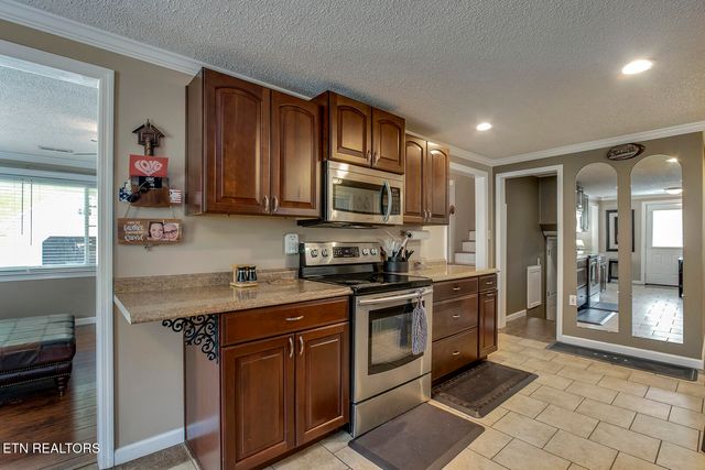 611 E Race St, Kingston, TN 37763