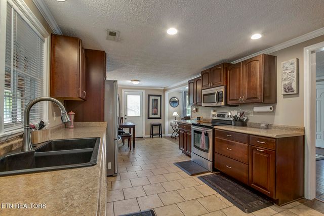 611 E Race St, Kingston, TN 37763