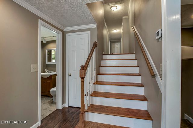 611 E Race St, Kingston, TN 37763
