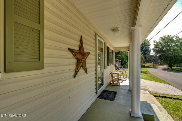 611 E Race St, Kingston, TN 37763