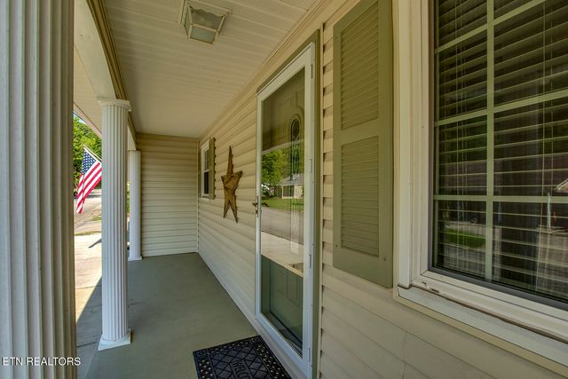 611 E Race St, Kingston, TN 37763