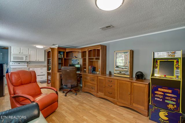 611 E Race St, Kingston, TN 37763