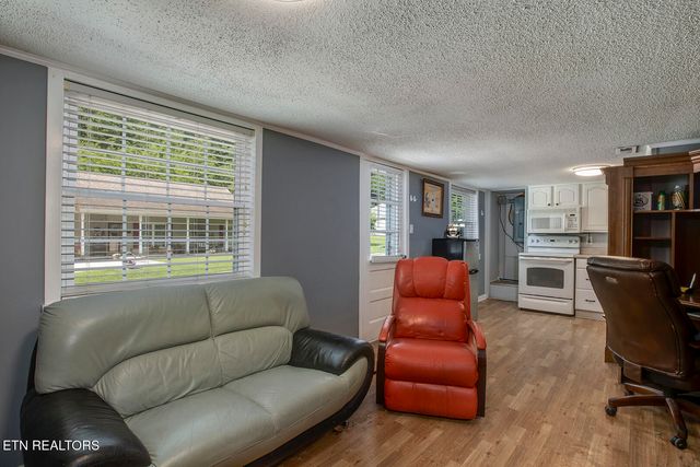 611 E Race St, Kingston, TN 37763