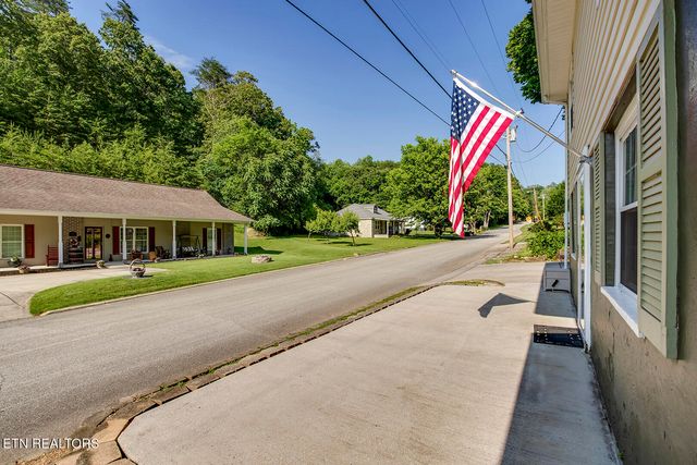 611 E Race St, Kingston, TN 37763