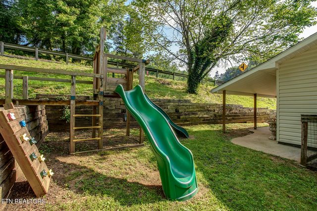 611 E Race St, Kingston, TN 37763