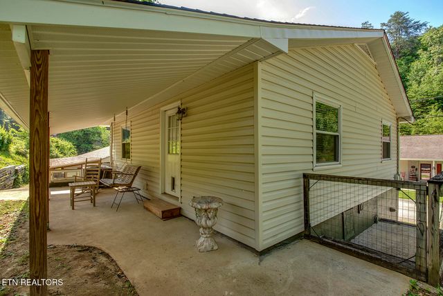 611 E Race St, Kingston, TN 37763
