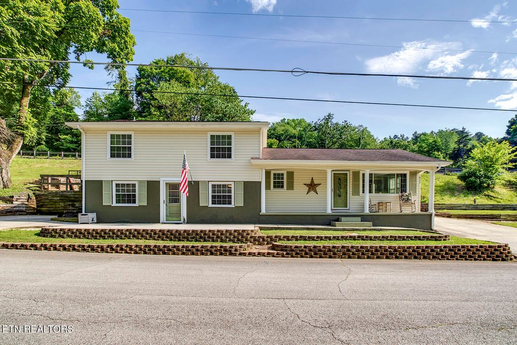 611 E Race St, Kingston, TN 37763
