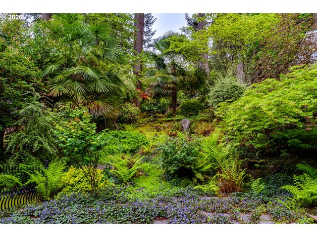 3210 INSPIRATION POINT Dr, Eugene, OR 97405