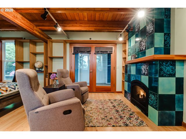 3210 INSPIRATION POINT Dr, Eugene, OR 97405