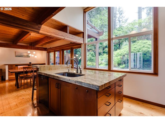 3210 INSPIRATION POINT Dr, Eugene, OR 97405