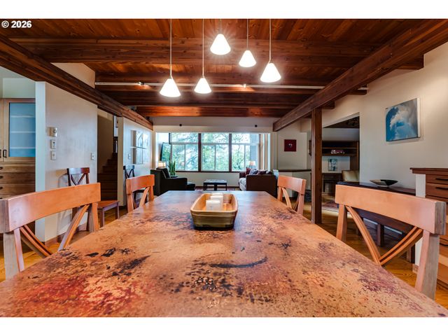 3210 INSPIRATION POINT Dr, Eugene, OR 97405