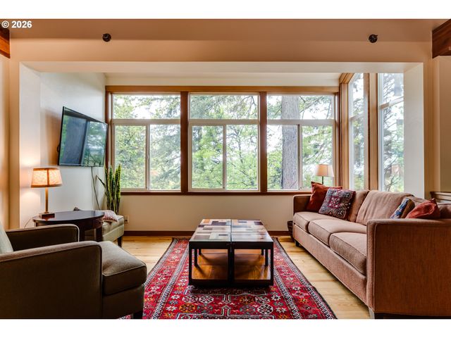 3210 INSPIRATION POINT Dr, Eugene, OR 97405