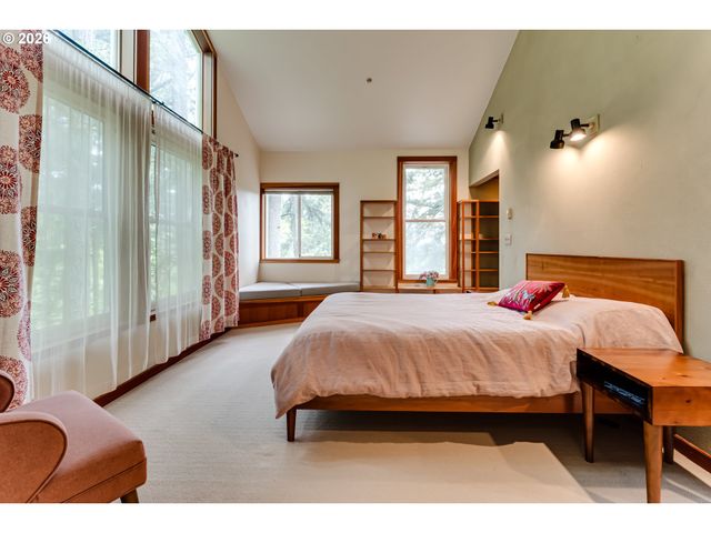 3210 INSPIRATION POINT Dr, Eugene, OR 97405