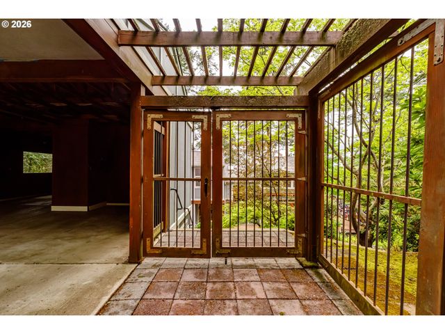 3210 INSPIRATION POINT Dr, Eugene, OR 97405