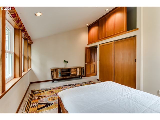 3210 INSPIRATION POINT Dr, Eugene, OR 97405