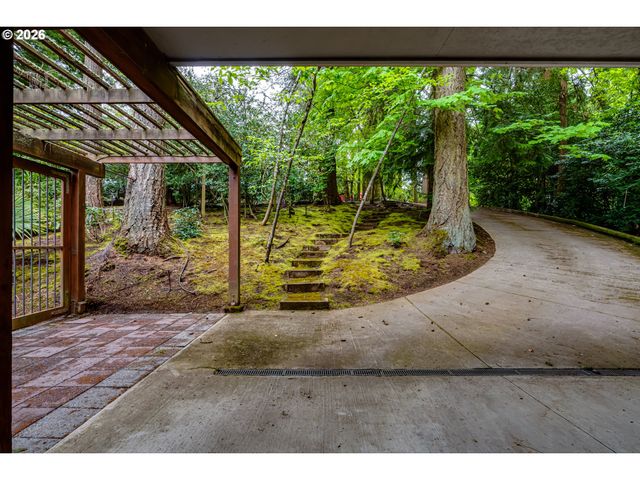 3210 INSPIRATION POINT Dr, Eugene, OR 97405