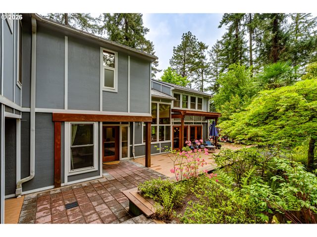 3210 INSPIRATION POINT Dr, Eugene, OR 97405