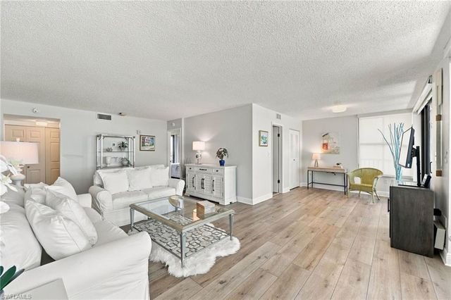 9375 Gulf Shore DR 501, Naples, FL 34108