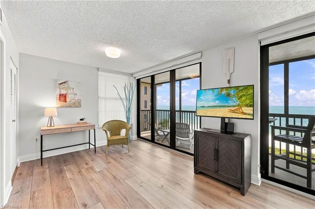 9375 Gulf Shore DR 501, Naples, FL 34108