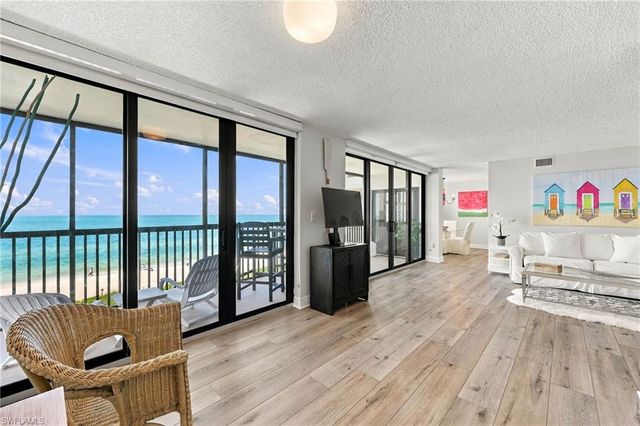 9375 Gulf Shore DR 501, Naples, FL 34108
