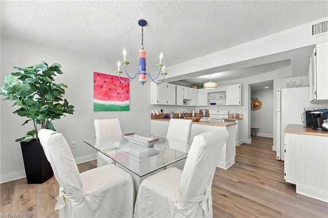9375 Gulf Shore DR 501, Naples, FL 34108