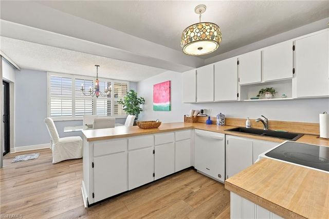 9375 Gulf Shore DR 501, Naples, FL 34108