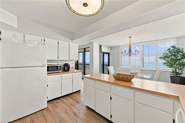9375 Gulf Shore DR 501, Naples, FL 34108