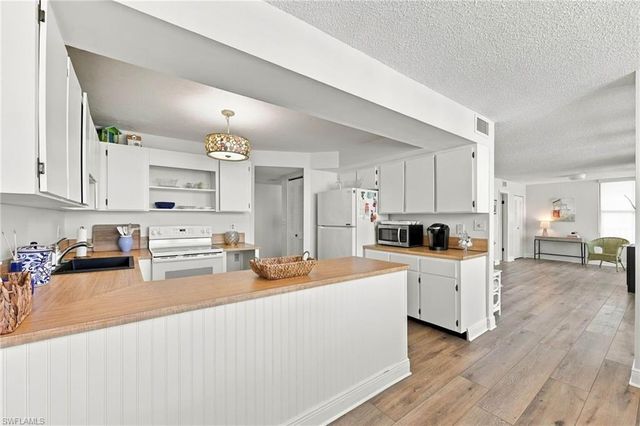 9375 Gulf Shore DR 501, Naples, FL 34108