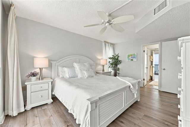 9375 Gulf Shore DR 501, Naples, FL 34108
