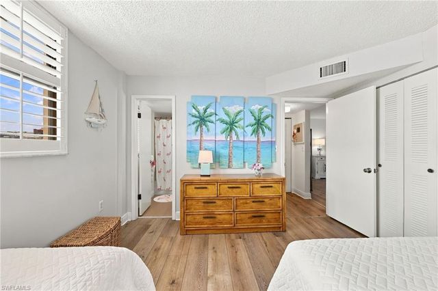 9375 Gulf Shore DR 501, Naples, FL 34108