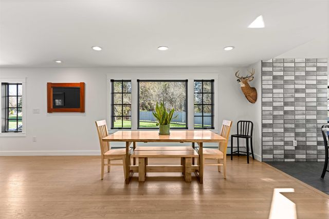 4 Apple Way, Stratham, NH 03885