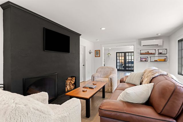4 Apple Way, Stratham, NH 03885