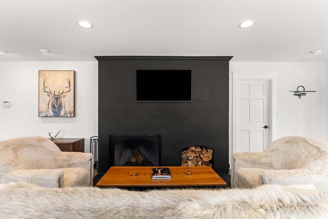 4 Apple Way, Stratham, NH 03885