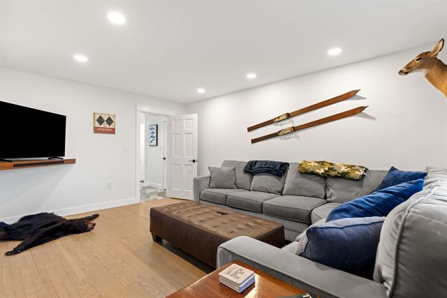 4 Apple Way, Stratham, NH 03885