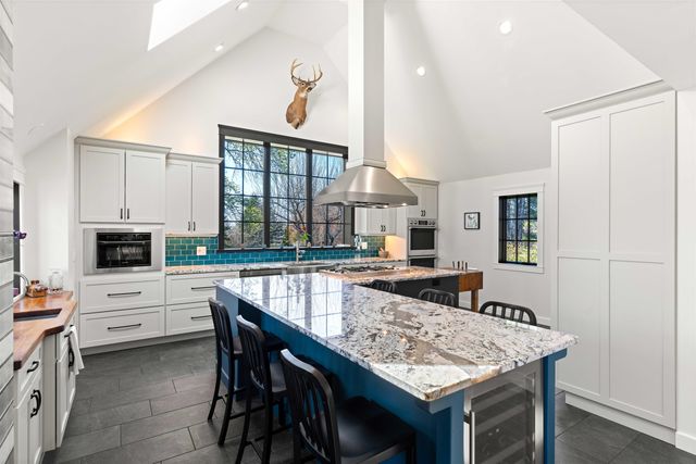 4 Apple Way, Stratham, NH 03885