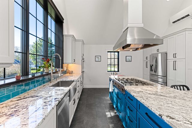 4 Apple Way, Stratham, NH 03885