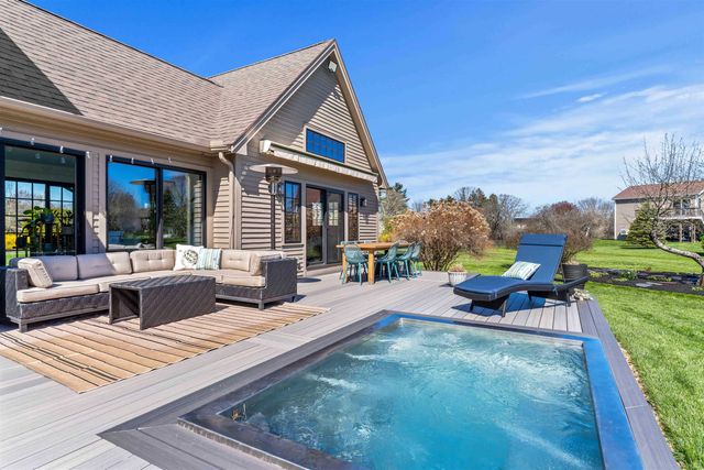 4 Apple Way, Stratham, NH 03885