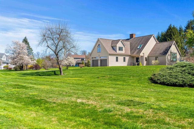 4 Apple Way, Stratham, NH 03885
