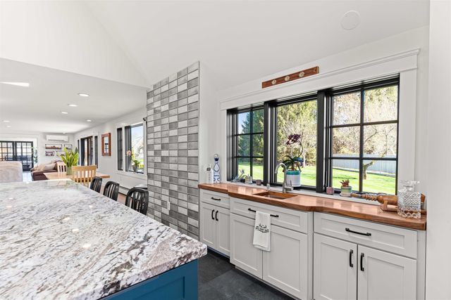 4 Apple Way, Stratham, NH 03885