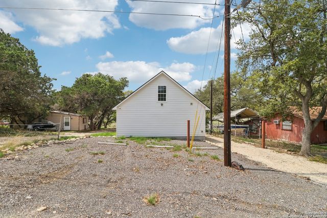 1020 Pebble Beach Dr. NW, Lakehills, TX 78063