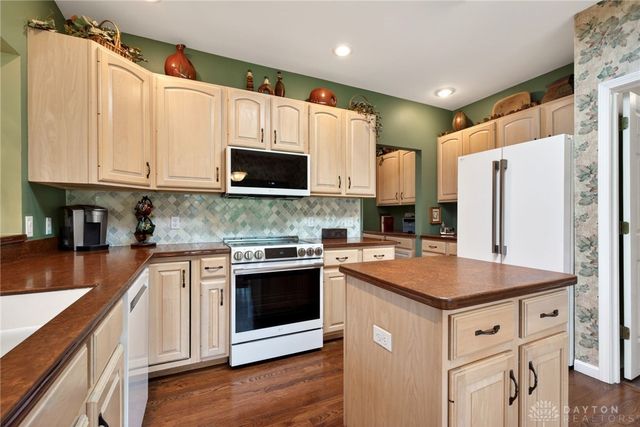 1111 Chisolm Trail, Washington Twp, OH 45458