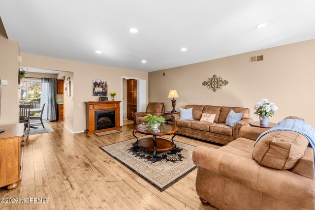 376 Stirling Drive 376A, Monroe, NJ 08831