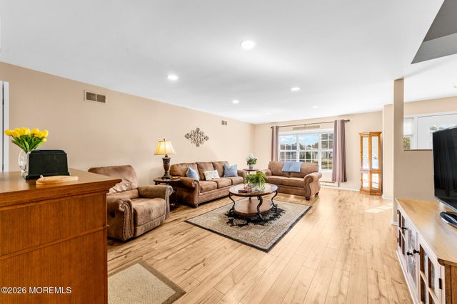 376 Stirling Drive 376A, Monroe, NJ 08831