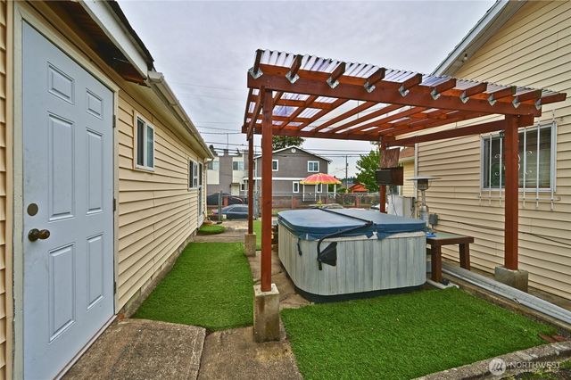 5402 S Cloverdale Street, Seattle, WA 98118