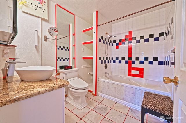 5402 S Cloverdale Street, Seattle, WA 98118