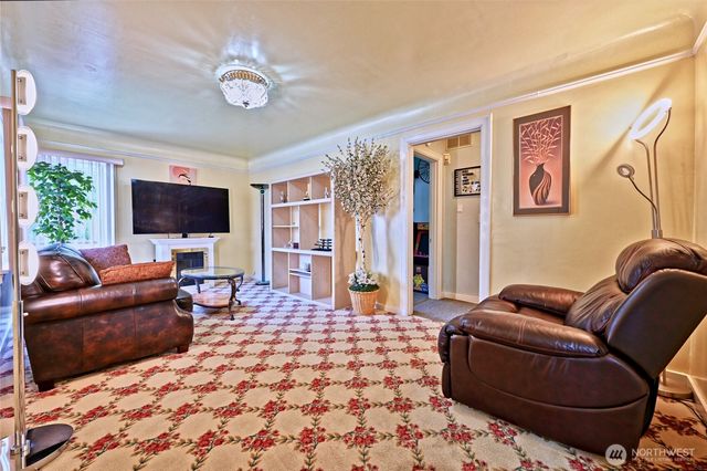 5402 S Cloverdale Street, Seattle, WA 98118