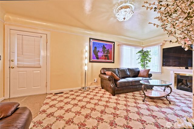 5402 S Cloverdale Street, Seattle, WA 98118