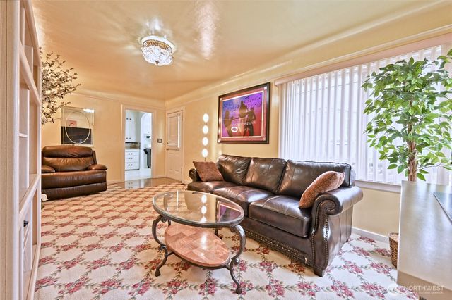 5402 S Cloverdale Street, Seattle, WA 98118